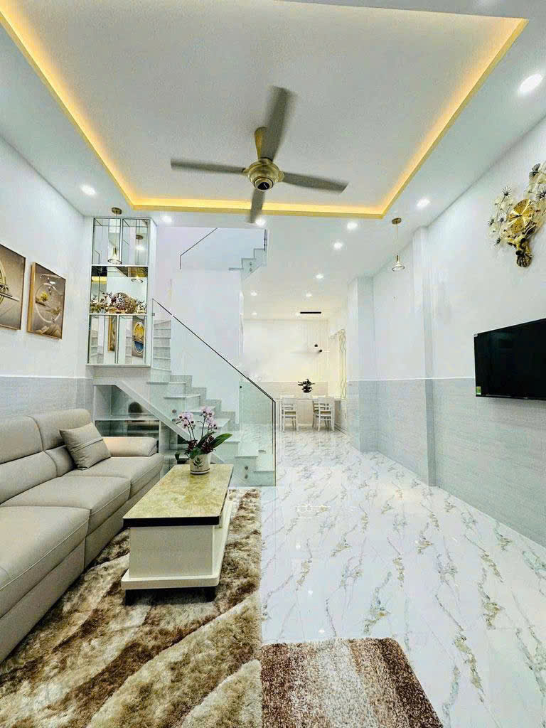 Không gian phòng khách tầng 1